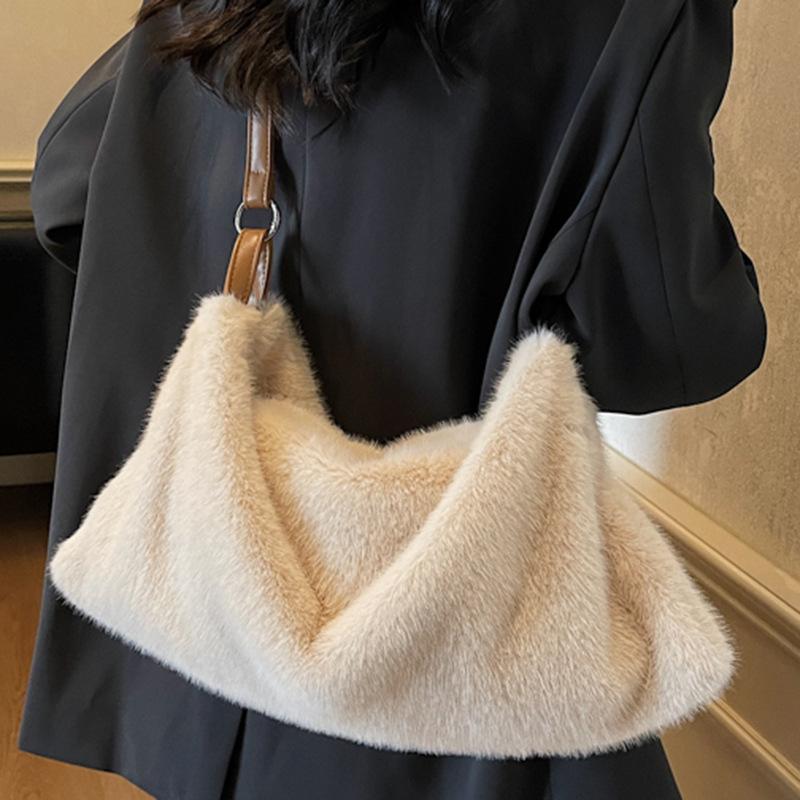 Plush Bag Women's New Autumn and Winter Fashion Niche Fluffy Shoulder Bag Fluffy Messenger Bag