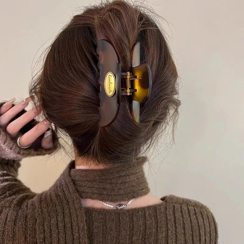 Retro Hair Clip for Women Acrylic Gold Color Letter Hair Claws Clips Trendy Cross Hairpin Korea Hair Accessories Girls Headdress