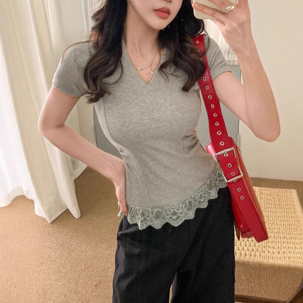 V-neck Front Shoulder Short-sleeved T-shirt for Women In Summer New Slim Large Size Design Lace-edged Top