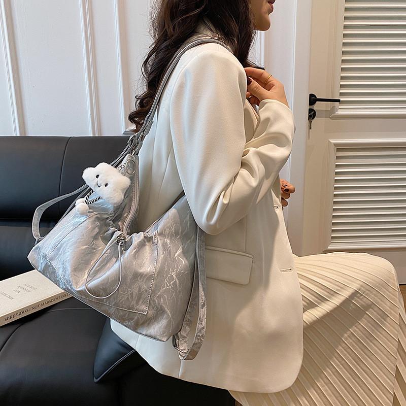 Stilvolle große Tragetasche für Damen in modischen Unifarben, perfekt für den täglichen Gebrauch