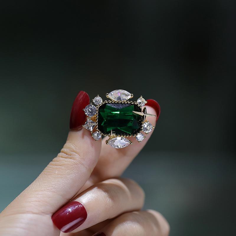**Bo Xin Yun Luxury Geometric Green Zirconia Brooch - Korean Style Pin Accessory**