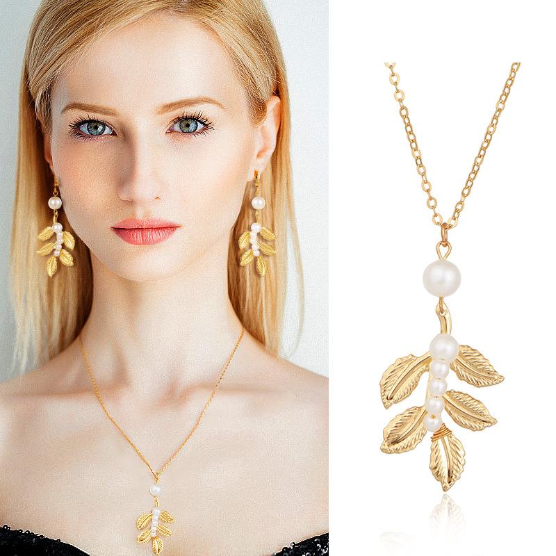 Fashion Leaf Necklace, Pearl Long Collarbone Chain Baroque Pendant Necklace