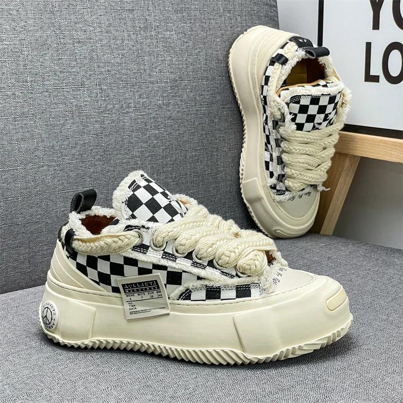 Пара трендовых универсальных мужских и женских удобных повседневных туфель на толстой подошве с приподнятым парусиновым бортом 36