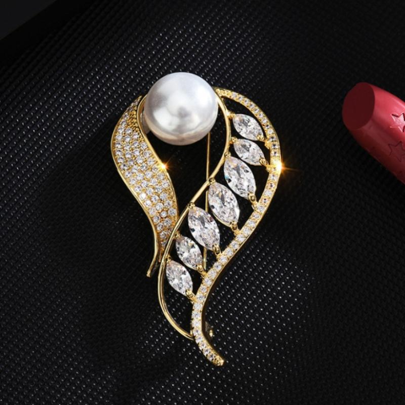 Fashion Luxury Rhinestone Simple Leaf Pearl Lapel Pins Brooches Women Clothing Coat Accessories Gifts
