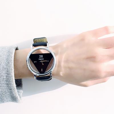 Modische und lässige LED-Uhr