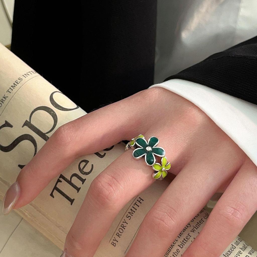 Yinruitai S925 Sterling Silver Floral Drip Oil Ring: Women's Simple Retro Fashion with Push-Pull Design.