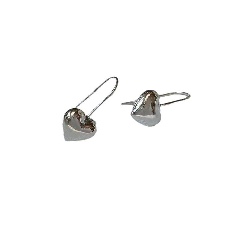 Simple Niche And Versatile Three-Dimensional Love Earrings, Women'S Tide Design, Advanced Ear Hooks, Cold Wind Stud Earrings, Earrings.