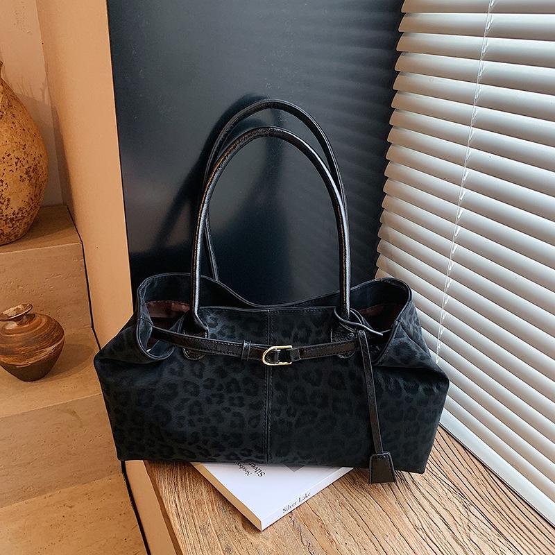 Large capacity tote bag women's new retro high-end leopard print fashion versatile shoulder armpit bag