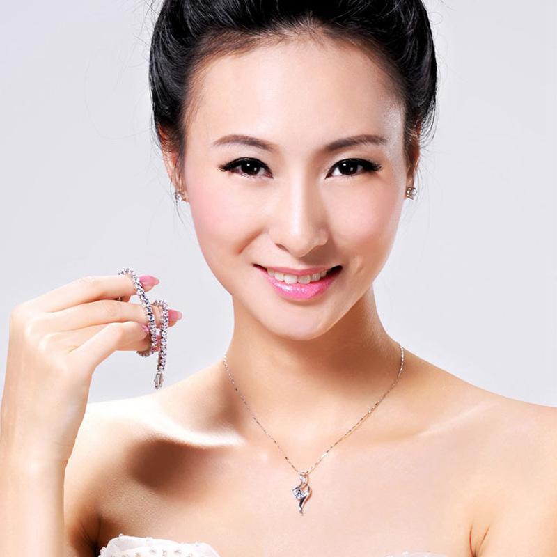 Přívěsek ze stříbra 925 Dámské šperky Řetízek s klíční kostí Přívěsek Láska vykládaný zirkonem Korejské stříbrné šperky