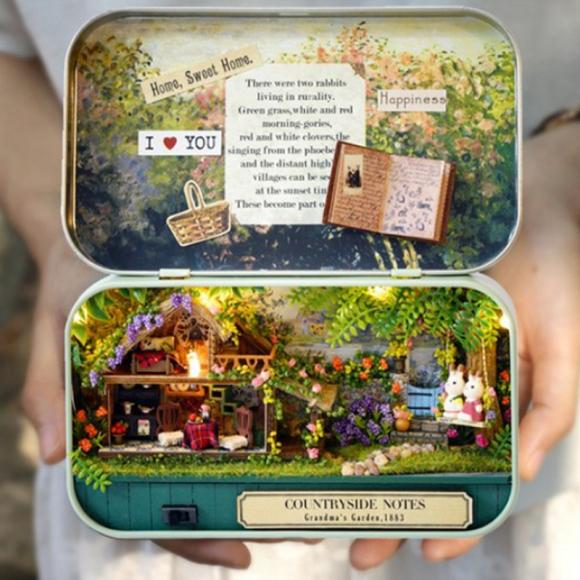 Miniatura Fai da Te Scatola di Latta - Casa nella Foresta