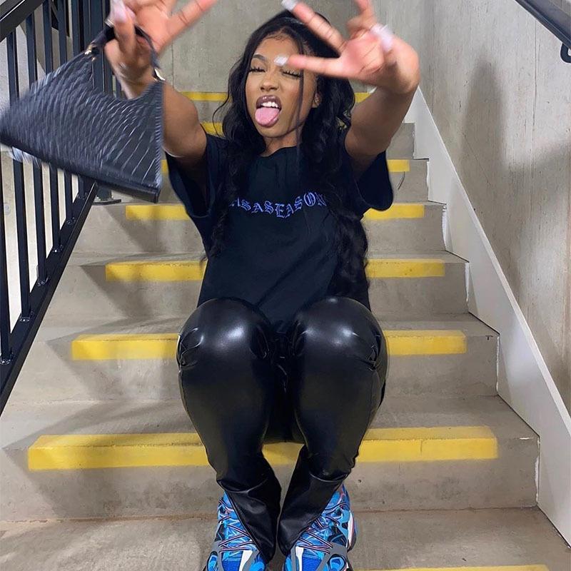 2022 модные осенне-зимние женские брюки из искусственной кожи — фото 8