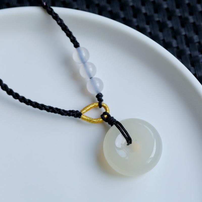 

Strawberry crystal peace pendant necklace, hand-woven peach blossom design, simple and versatile for female students, suitable for daily wear, White agate model