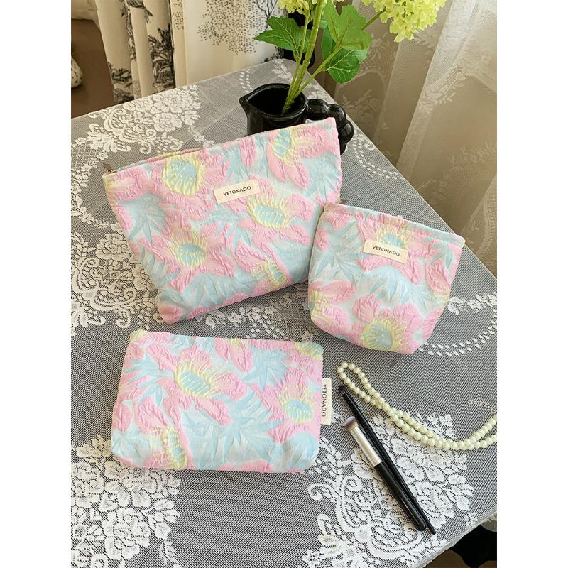 Large Capacity Travel Makeup Bag Vintage Cosmetic Pouch Portable Toiletry Organizer for Women Minimalist Clutch for Skincare Storage