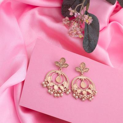 Stilvolle, elegante Ohrringe aus Roségold mit Perlen für Partys