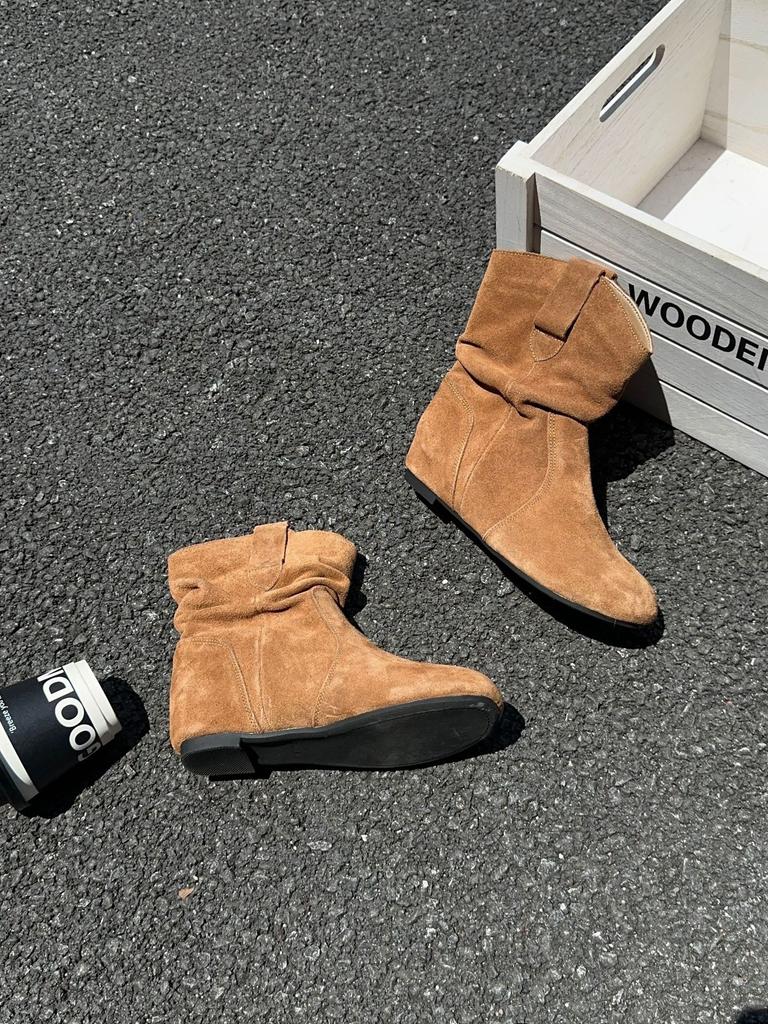 Retro round head versatile lazy wind sleeve stacking boots 2025 new temperament thin flat bottom western boots cowboy boots