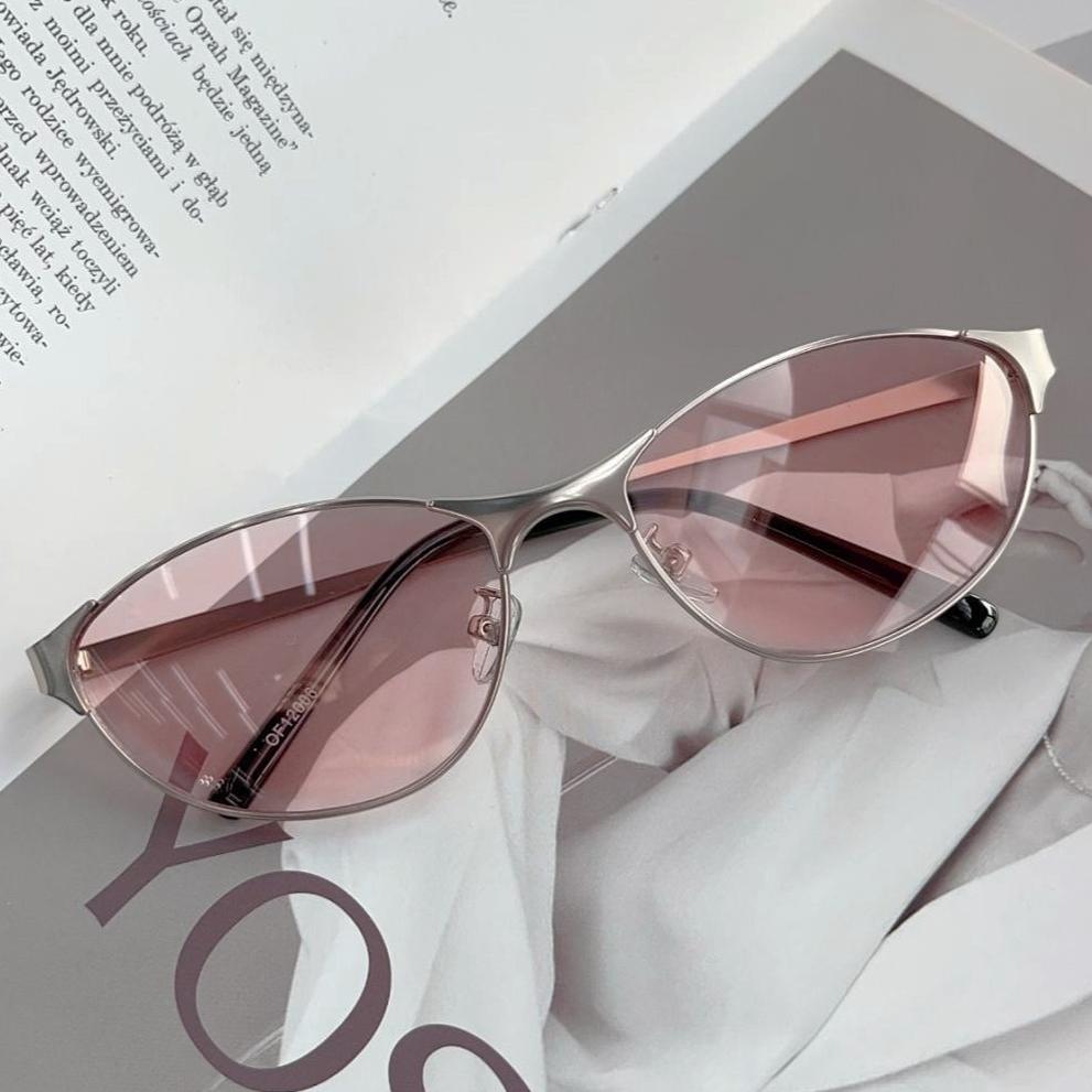 Y2K Metal Frame Cat Eye Sunglasses for Women Men Personalized Street Style Eyewear UV Protection Goggle Shades
