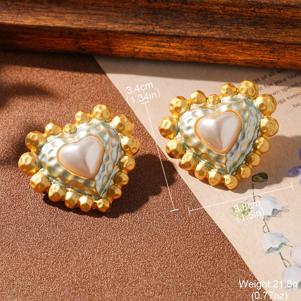 Vintage Flower Pearl Stud Earrings High-end Painted Love Fashion Niche Design Silver Needle Court Earrings