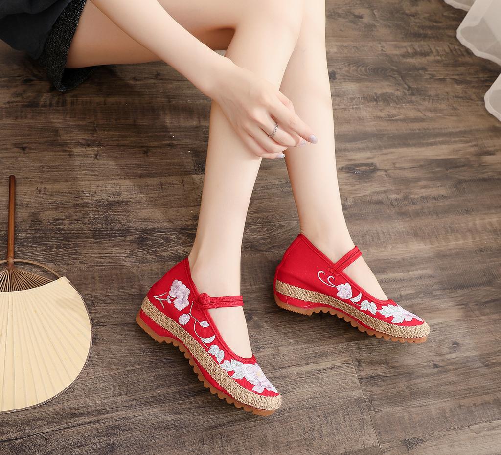 Women's Shoes with Linen Edging and Antique Embroidered Shoes and Cloth Shoe with Round Head In Spring and Autumn Female