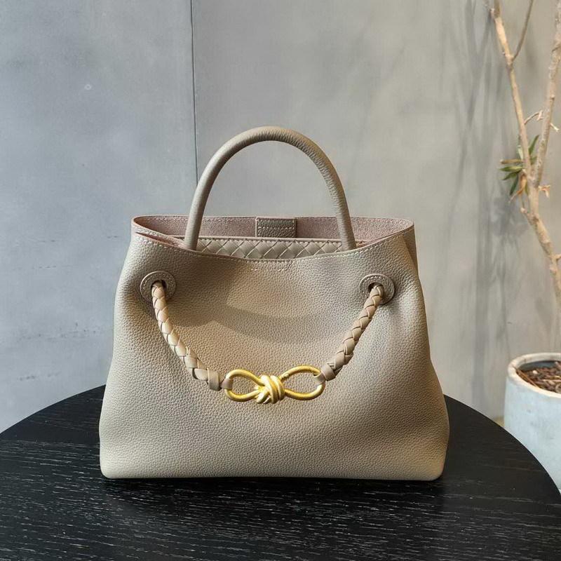 

2025 Новая женская сумка из натуральной кожи, кожаный чехол на голову, ретро, ручная работа, 8 кнопок, сумка на одно плечо с диагональным поперечным ремешком 27x10.5x21CM светло-серый