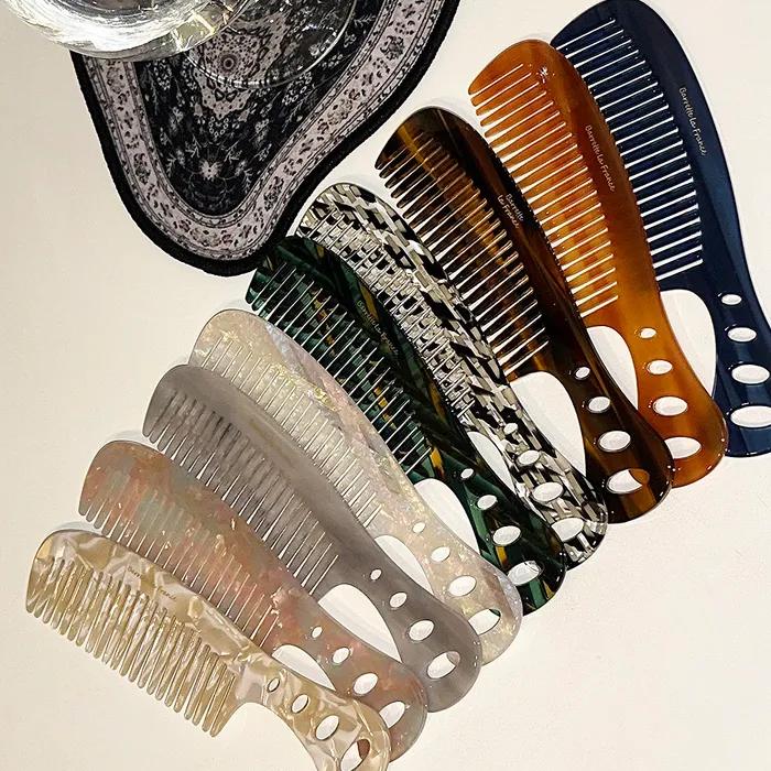 

Карманная расческа для волос (9 цветов) forest