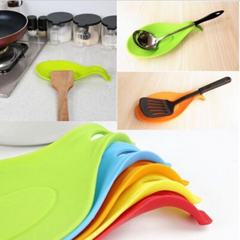 1pc Colorful Silicone Spoon Rest - Heat-Resistant, Durable Kitchen Mat for Spoons & Forks, Easy to Clean, Random Color Selection