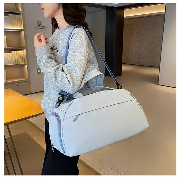 International Casual Travel Bag: Lightweight, Large Capacity, Handheld, with Wet/Dry Separation for Yoga, Swimming, and Fitness.
