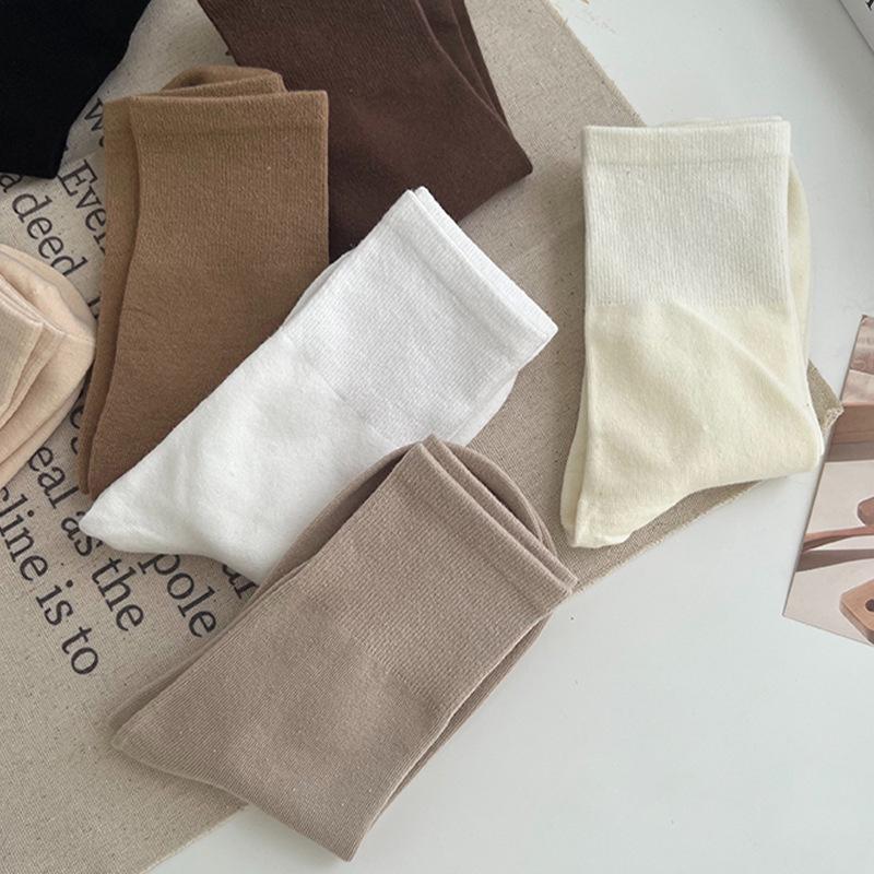 Women's Autumn-Winter Loose Fit Mid-Calf Anti-Pilling Cotton Socks in Solid Colors