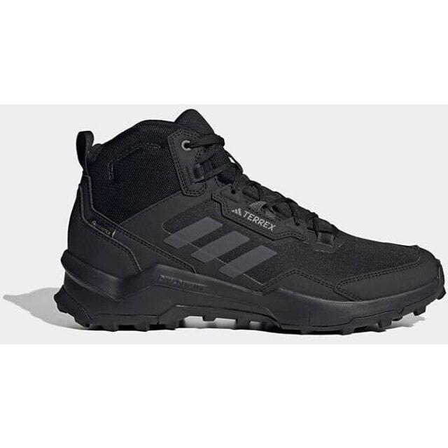 

Черные и серые кроссовки adidas Terex на открытом воздухе