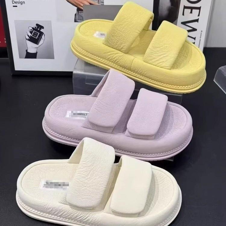 Step on shit feeling Velcro platform bread slippers women's outer wear 2025 summer new fashionable and comfortable casual beach shoes