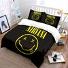 Set Biancheria da Letto Logo Nirvana Nero e Giallo Set Biancheria da Letto (1 copripiumino, 2 federe, piumino non incluso)