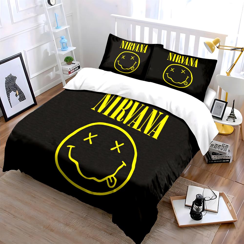 Set Biancheria da Letto Logo Nirvana Nero e Giallo Set Biancheria da Letto (1 copripiumino, 2 federe, piumino non incluso)