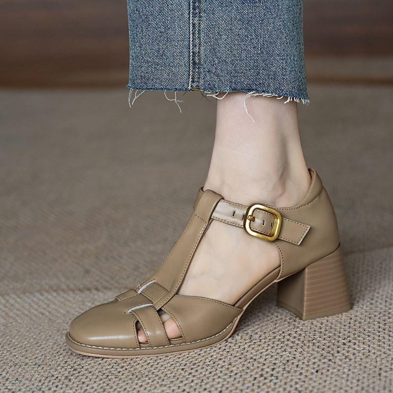 Herr. M Baotou Sandalen Damen Sommer 2026 Neu Hohle T-förmige mit Retro Dickem Absatz Gewebte Hohle Schweinekäfigschuhe