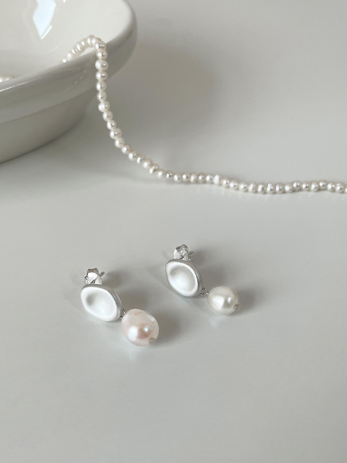 

Серьги из французского ретро пресноводного жемчуга матовые легкие роскошные изысканные нежные серебряные игольчатые гвоздики для ушей осень и зима новые серьги 925 silver needles