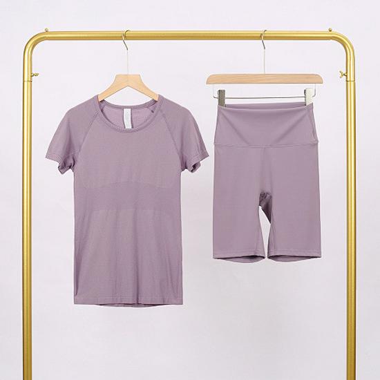 

Stocked Women s Quick-Dry Sports Set: Short-Sleeve Round Neck Top & Five-Point Pants for Running. XL