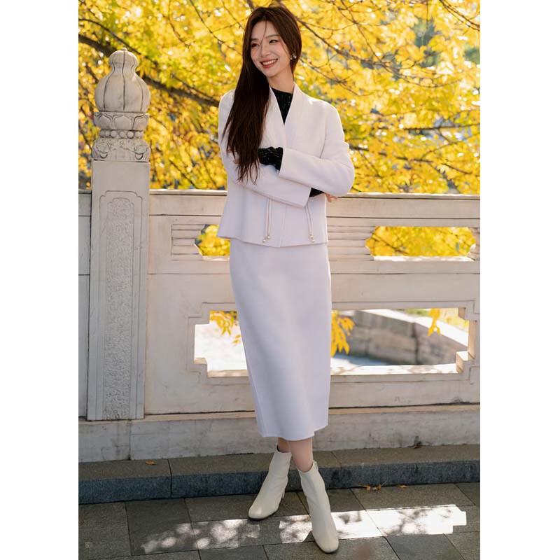 ELLASSAY Women's Minimalist V-Neck Wool Blend Coat