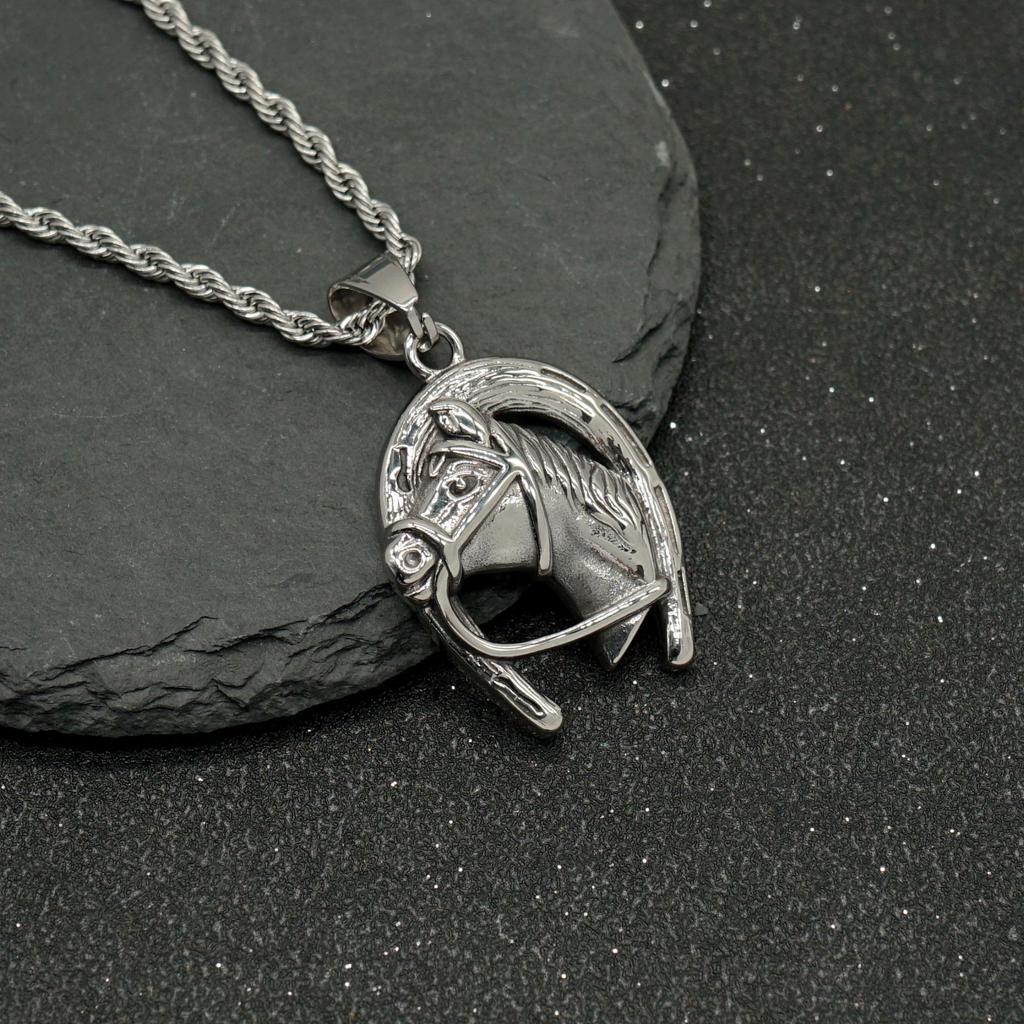 Collier avec pendentif tête de cheval en acier inoxydable, style hip-hop européen et américain