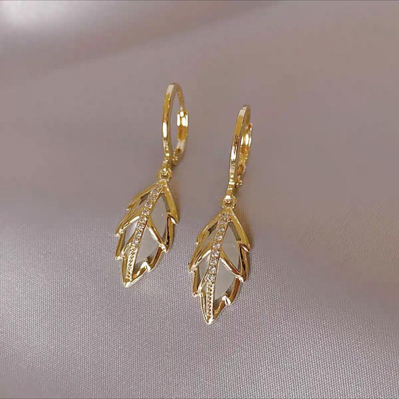 

Высококлассные корейские женские серьги: Микровставки из камня «кошачий глаз», дизайн в виде листьев, серьги-крючки, легкая роскошь, модные и персонализированные.