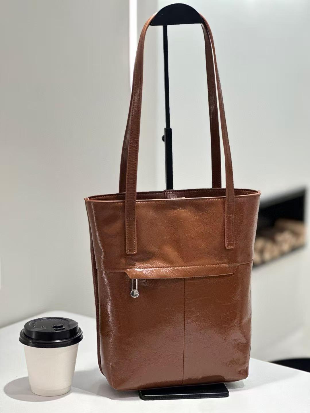 

Vintage Leather Women s Bucket Bag - Large Capacity Casual Handbag 20cm x 10cm x 28cm