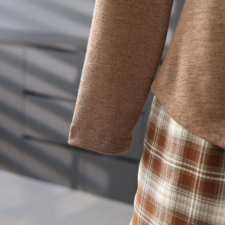 Elegant Spring Suit Set for Middle-Aged Women: Long Sleeve Top & Plaid Trousers Two-Piece.