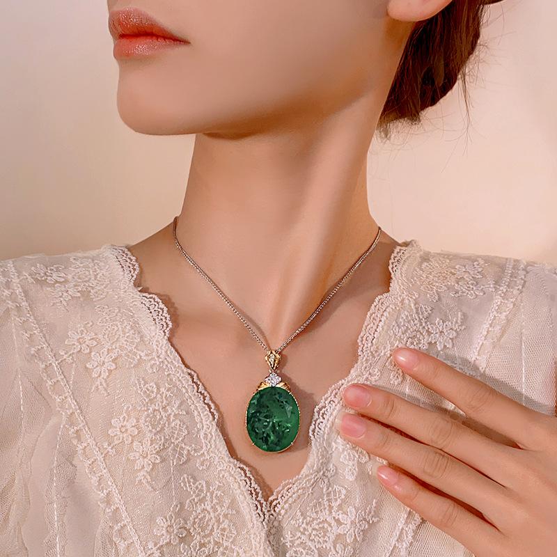 Jewelry Simulation Emerald Big Egg-Shaped High-End Pendant Necklace Main Stone 25 * 30