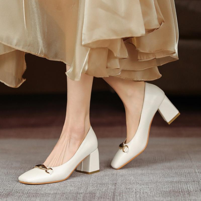 

New fashion single shoes women s foot rubber soft sole large size square heel comfortable medium heel solid color one pedal four-season single shoes 39