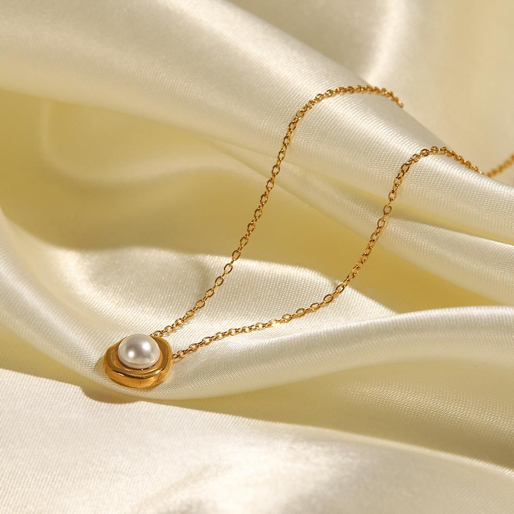 Niche Cold Wind Pearl Necklace Collarbone Chain Temperament Pendant Does Not Fade Retro French Necklace
