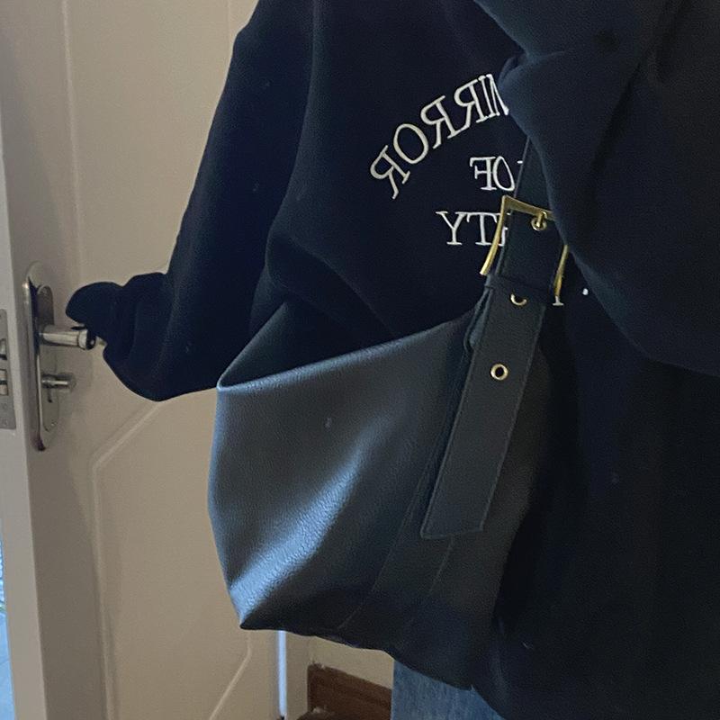 Winter retro tote bag women's 2025 new Korean version matte underarm bag versatile ins large-capacity messenger bag