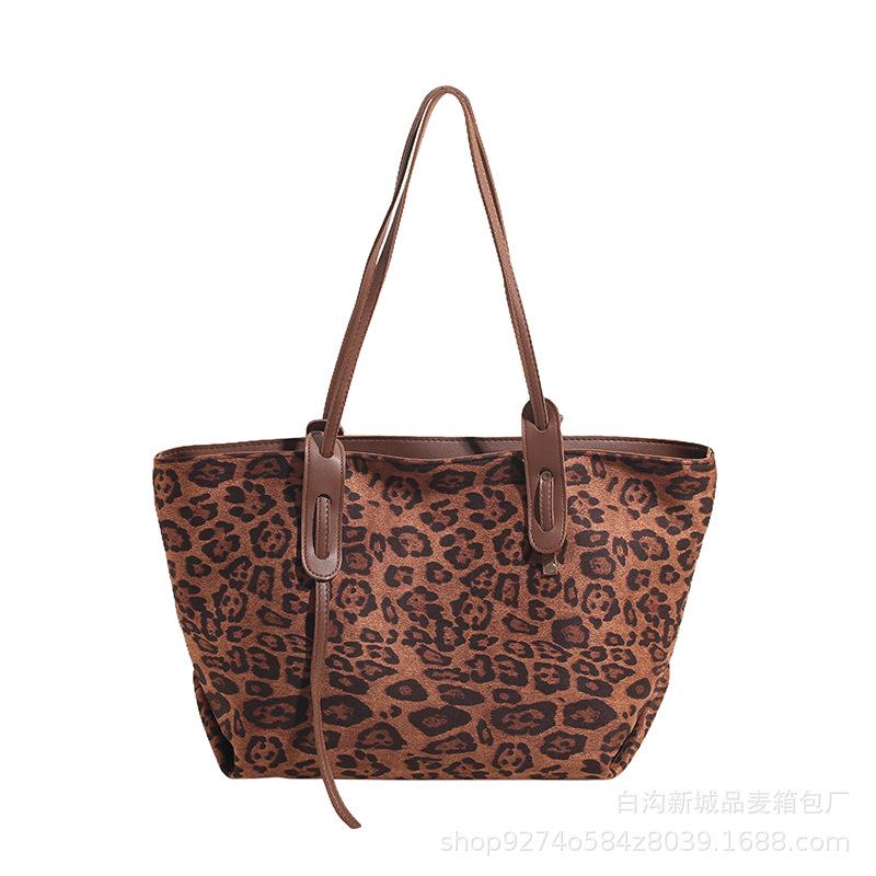 European and American Leopard Print Bag Women's 2025 New Fashion Lazy Style Retro Tote Bag Casual Versatile Shoulder Armpit Bag