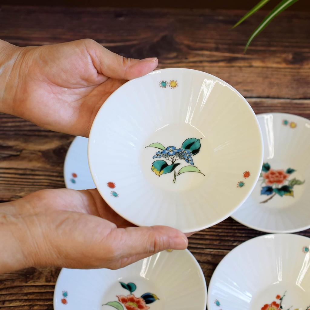 Waza No Stylish Kutani Ware Small Bowls of with Floral and Plant Made In A Perfect Gift for or Kura (Set 5) Designs. High-Quality, Japan. Weddings,