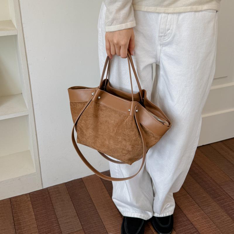 2026 Women's Retro Suede Tote: Large Capacity, Versatile Single Shoulder Bag for Autumn/Winter Commuting