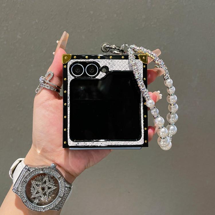 Applicable To Samsung ZFlip6 Mobile Phone Case Trendy Brand Snake Skin Pattern with Hanging Chain Folding Screen New ZFlip5 Protective Case