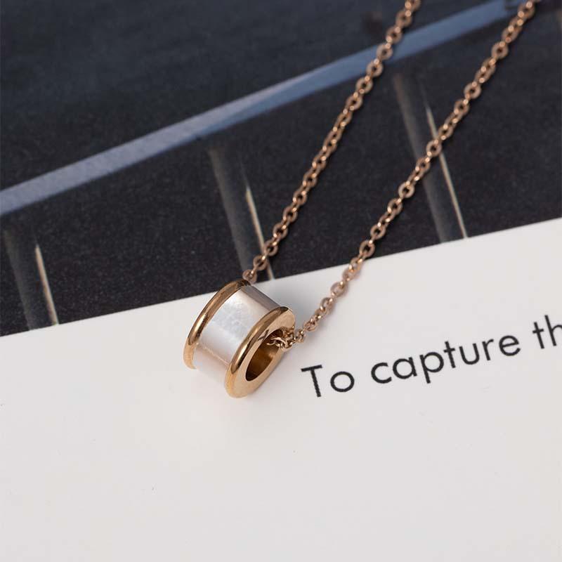 Light Luxury Fritillary Cylinder Rotating Pendant Niche High-end Clavicle Chain Women's Jewelry