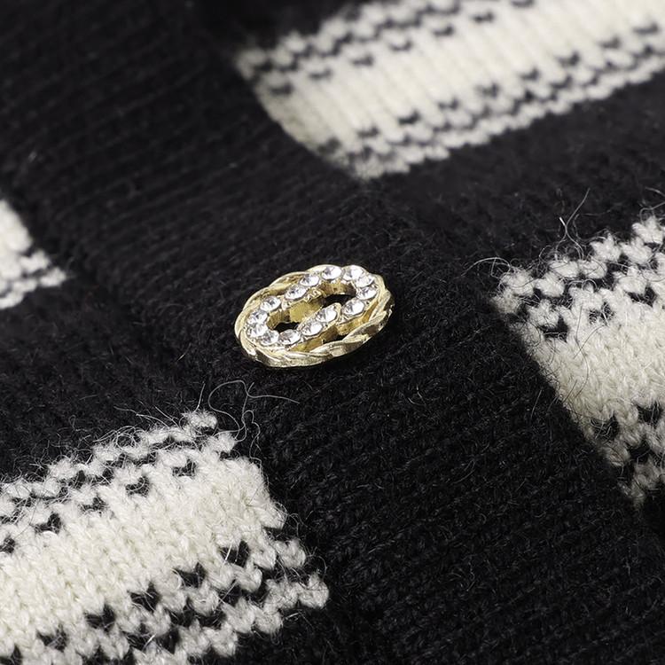 Autumn 2025 Wool Knitwear: Elegant Striped Lapel for Middle-Aged Women