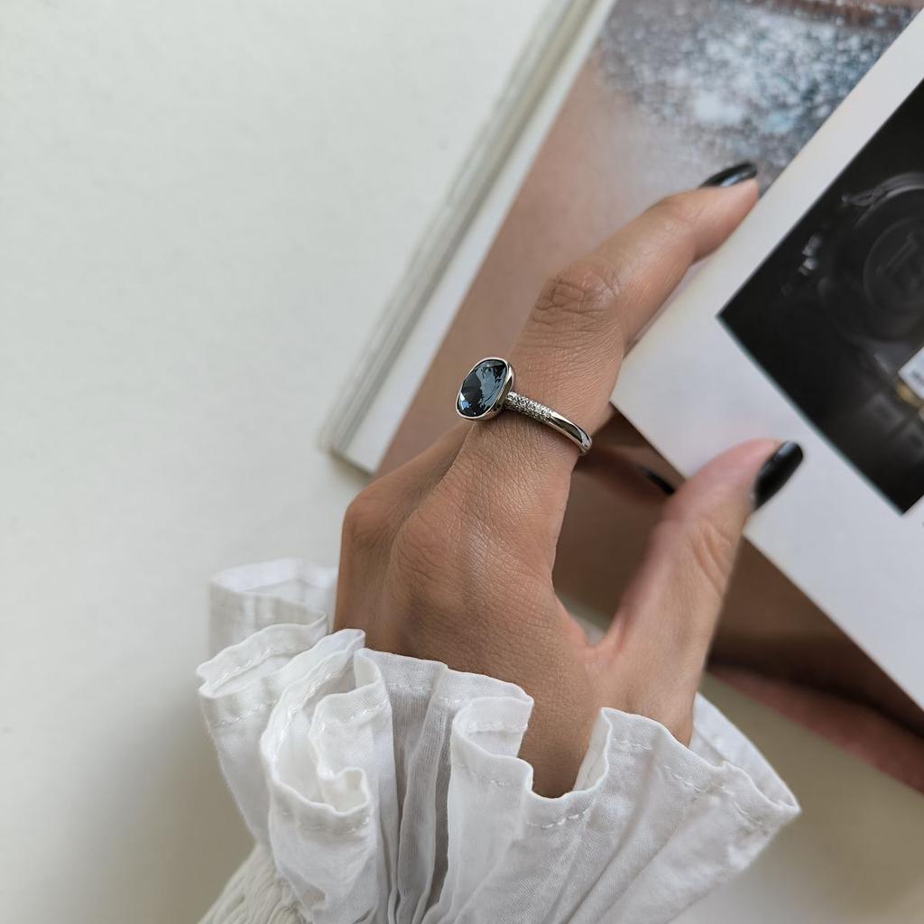 Серебряное кольцо с фианитами, вес изделия 4,43 гр (60002279)